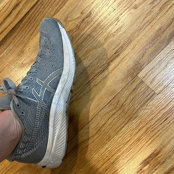 ASICS size 10 grey - Picture 13 of 16